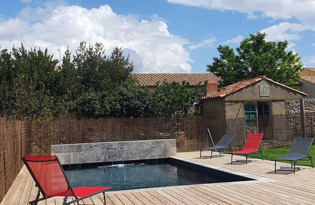Large winegrower's residence with swimming pool , 14 km from the sea.