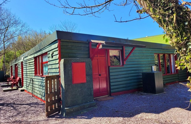 Large wood cabin 5 min drive to Inch beach on the Wild Atlantic Way in Co kerry