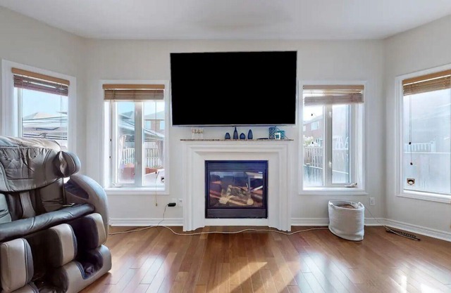 Large4BR 3000sqft home in Mississauga close to 403/407/401/QEW