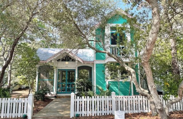 Larger Guest Home Sleeps 2 in Seaside, 352 Yards to Beach + 2 Adult Bikes!