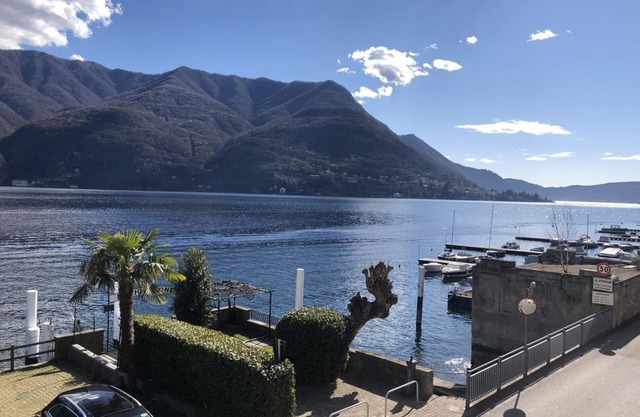 Gran apartamento con estacionamiento privado y vista al lago