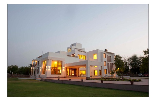 Lariya Resort