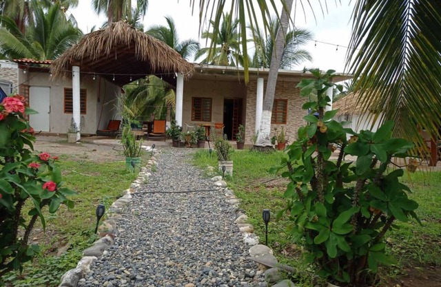 Casa las Palmas Playa la Saladita