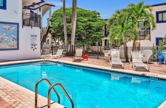 Las Olas Luxury 2BR Apt + Pool