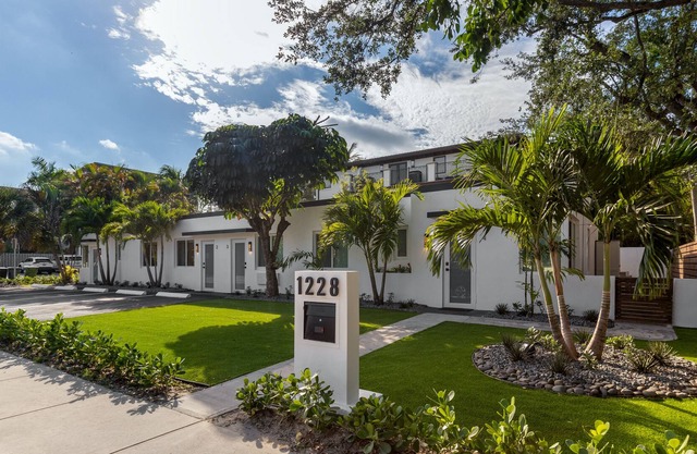 Las Olas Studio