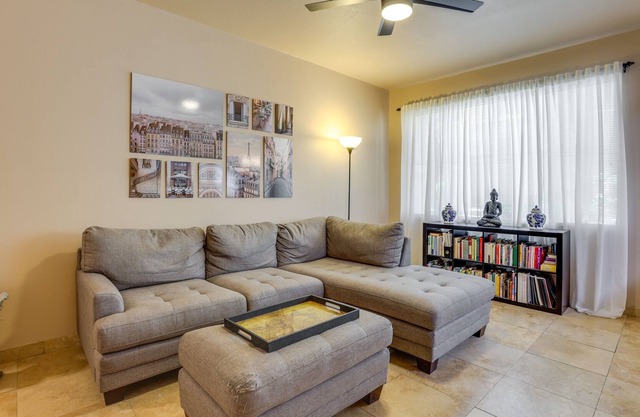 Las Vegas Condo w/ Pool Access: 11 Mi to The Strip