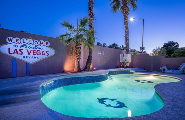“Las Vegas Retreat: Heated Pool, EV Charger, Minutes from Airport & Strip!”