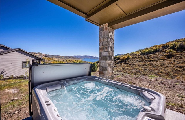 Perfect for Retreats & Reunions – 5 King Suites, Private Hot Tub, 2 Min Walk to Lake, Home Theater