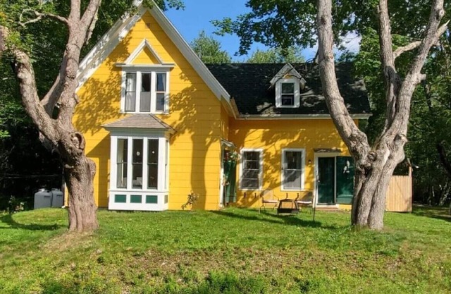 Your Cozy Retreat-Charming 1800s Family Farmhouse