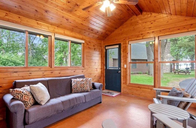 Last Minute Availability!! Lakeside Cabin Retreat Gull Lake