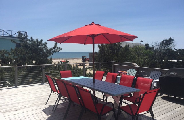 Casa de playa recientemente renovada en Fire Island, a pocos pasos del océano.