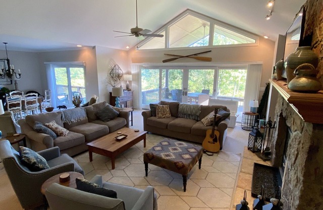 Greers Ferry Lakefront casa con fabulosa cubierta