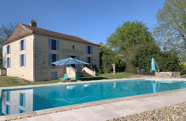 Casa de campo de piedra aislada en un hermoso campo con piscina privada de 12x6m