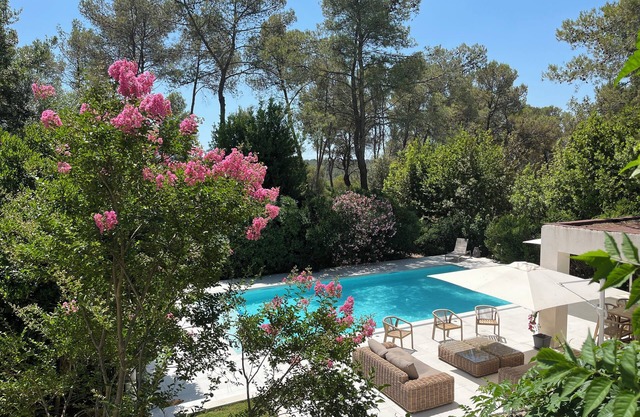 LAST MINUTE EXCEPTIONAL VILLA POOL HOUSE SWIMMING POOL BOULODROME SPORTS AREA
