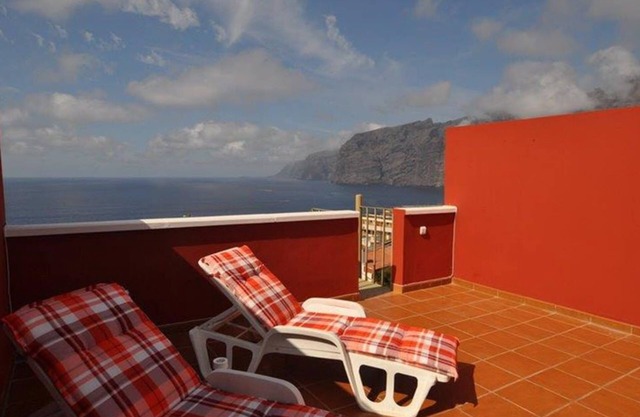 Last Minute Free WIFI Penthouse with a huge terrace and a unique view of the Atlantic
