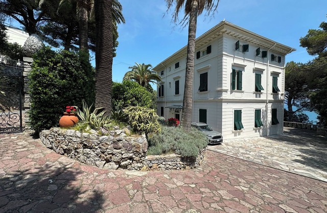 ** LAST MINUTE ** Villa Doria 10P by VILLASRETREATS, Waterfront, A/C near 5Terre