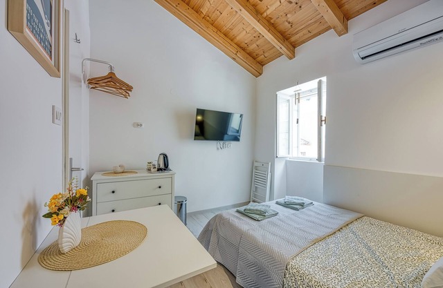 Lasta 25 Lošinj Town Twin Room, Mali Lošinj, Croatia