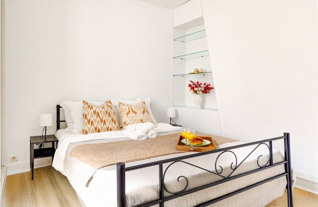 Latin Quarter Charm - 1BR by Notre-Dame