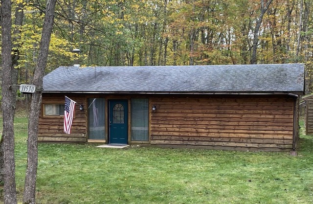 Latitude Adjustment Cabin- Close to all up north activities!!