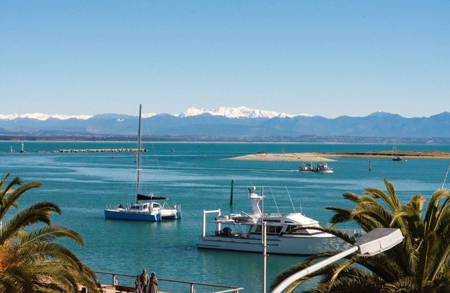 Latitude Apartment - The perfect treat for two on Nelson's Waterfront!
