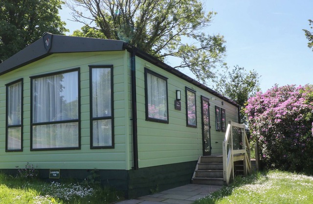 LAUGHTER, pet friendly, with a garden in Moortown