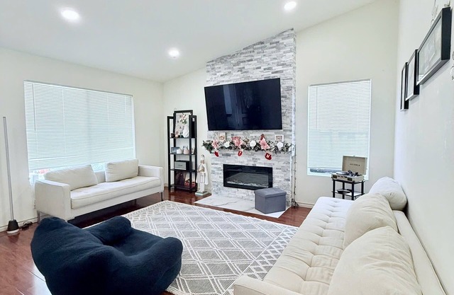 August Launch Deal! Cozy 3BR Home near Downtown