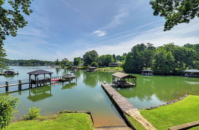 Launch & Dock: Lake Norman Retreat w/ Scenic Deck