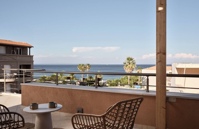 Laura Suites
