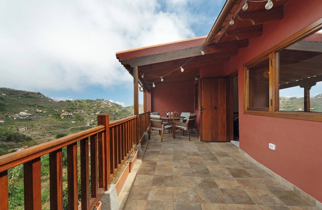 Habitación 'Laurel' con vistas a la montaña, Wi-Fi y aire acondicionado.