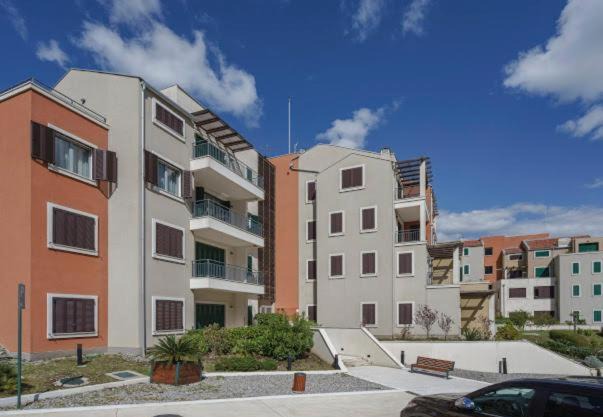 Lavender Bay Apartment C02