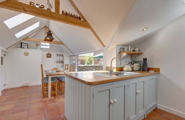 Lavender Cottage - a self catering cottage that sleeps 4 guests in 2 bedrooms