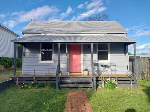 Lavender Cottage - Cute, Cosy & Pet Friendly