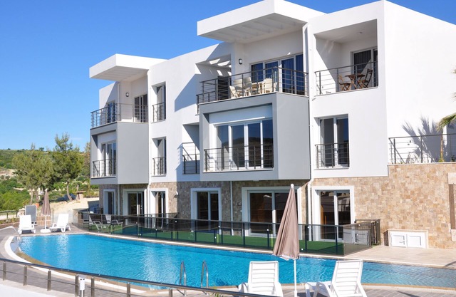 Lavender Poolside D3 – Stunning Seaview Apt with Private Pool & Terrace