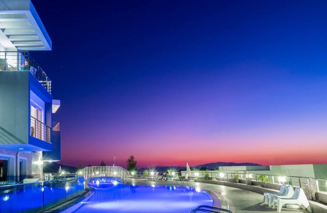 Lavender Residence Poolside Apartement 3