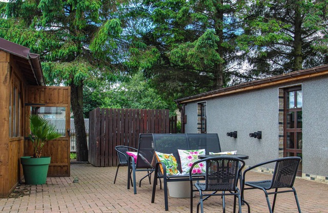 Lavish 2 bed sleeps 5 near Lanark
