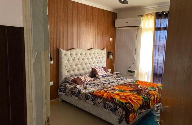 Lavish 3bhk furnished flat wifi private washroom