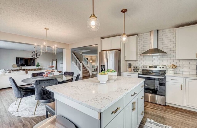 Lavish HUGE Noblesville/Carmel adjacent home!