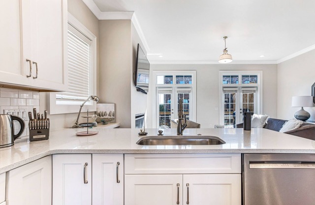 Lavish, Modern Digs Near Riverfront w/ Parking & Patio by Lucky Savannah