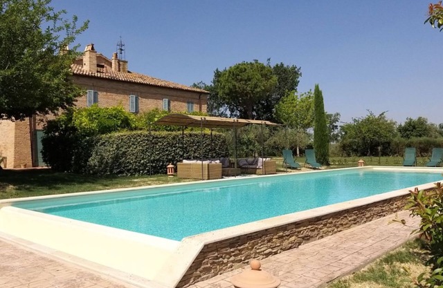 Lavish retreat with private pool & jacuzzi