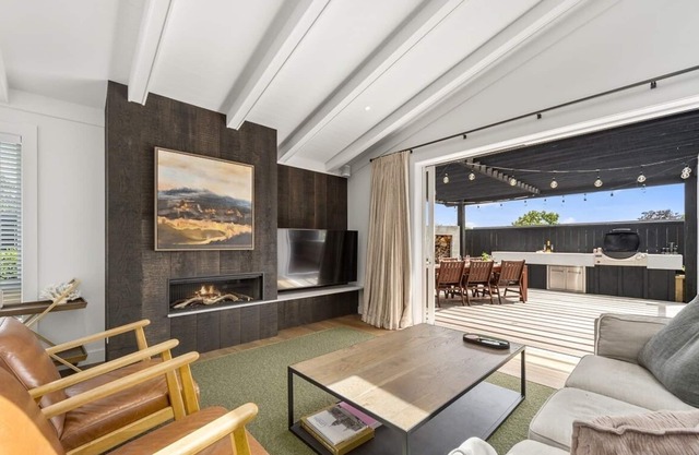 Luxury home close to town and lake
