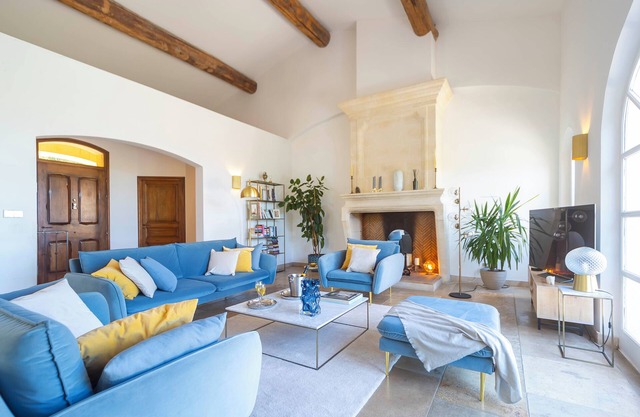 Lavish Villa 1st Floor near Aix w/Pool, AC & Sainte-Victoire Views - Le Tholonet