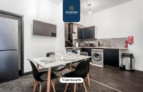LAW 3 - DIGS - 2 rooms, 4 Double Beds, Fully Equipped, Free Parking, WiFi, 3xSmart TVs, Groups, Families, Food, Shops, Bars, Centrally Located, Short or Long Stays, INVOICE and REDUCED PRICE only via SUNRISE SHORT LETS Dundee