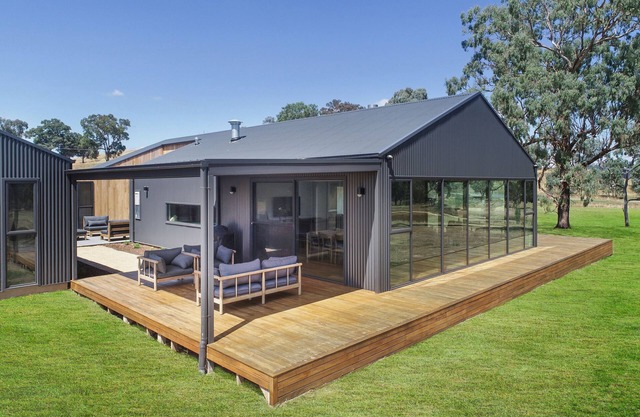 Lawson Lodge - Modern home minutes from Lake Eildon