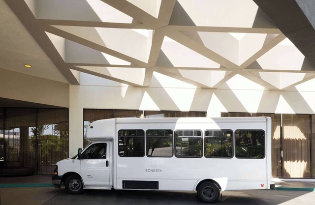 LAX Comfort for Families | Pet-Friendly, Shuttle, Pool, Close to Attractions
