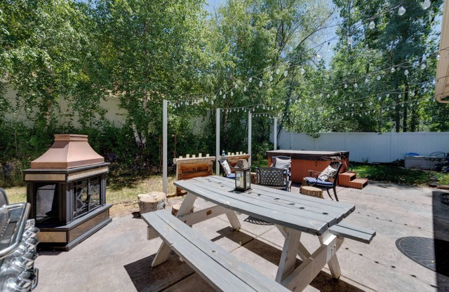Layton Cabin/Spa with Private Sauna & Hot Tub!