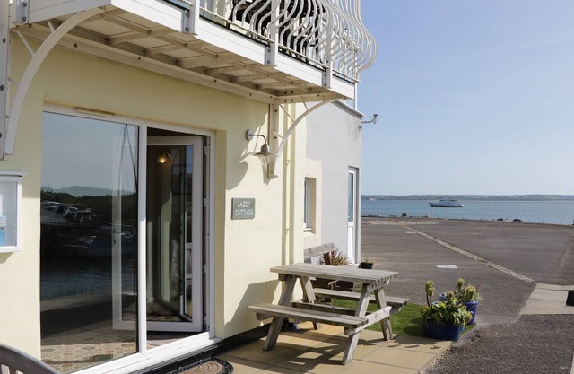 LAZEY COTTAGE, pet friendly, country holiday cottage in Haverigg