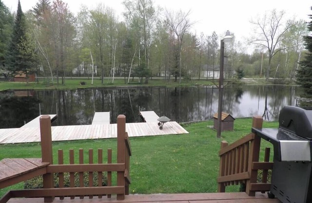 Lazy Acorn "Yellow Perch" Waterfront Home en el lago Mitchell Canal