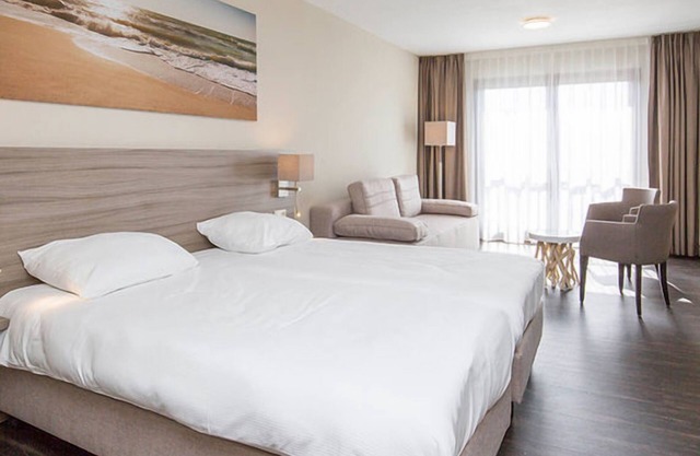 Lazy Beach Days w/ Relaxing Pool, Coastline & Ooghduyne Golf | 2 Units