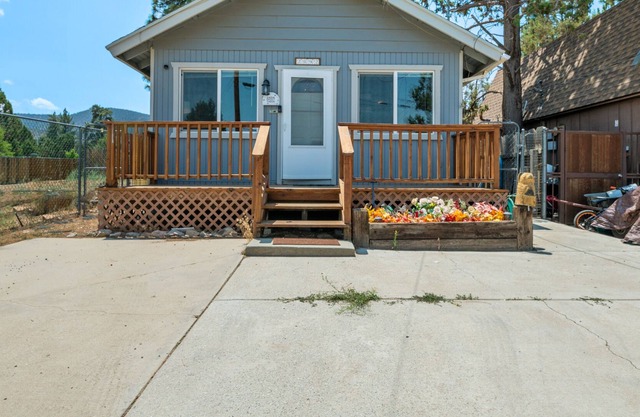 Lazy Bear Cabin - 2br/1ba/single Story Mountaineer Style Cabin/smart Tv/cable/netflix/hulu/roku/wifi 2 Bedroom Cabin