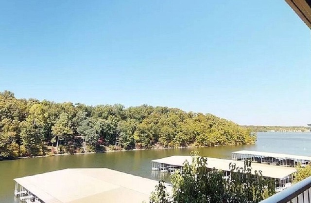 Lazy Days Condo- 5 BR/4 Bath w/ 2 Lakefront Decks - Perfect for Large Families